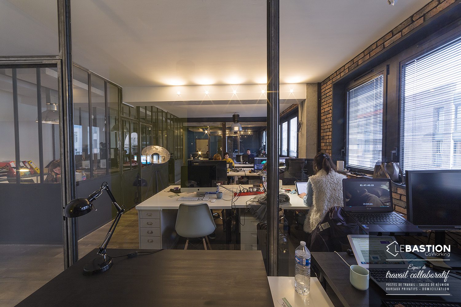 Open space lumineux du coworking Le Bastion à La Rochelle